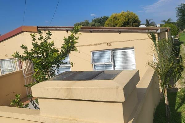 This well-maintained 2-bedroom, 1-bathroom unit in Bloubosrand is perfect for families! It features a lovely outdoor yard with a braai ...