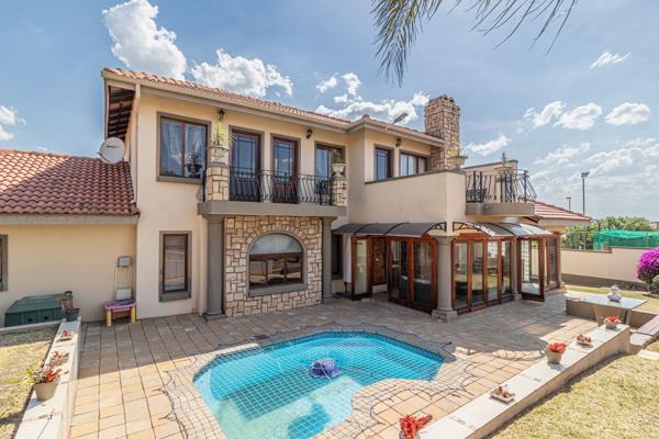 Discover timeless elegance and refined luxury in this exceptional property, nestled within the secure and prestigious Ruimsig Country ...