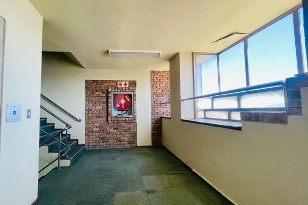 Commercial Property for Lease in Worcester CBD - Exclusive Sole Mandate with Seeff Worcester, Western Cape. 

Prime commercial space ...