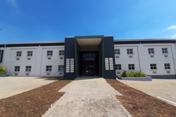 A very tidy currently white boxed 586m2 office is available immediately for lease in the highly sought after fast developing Midrand ...