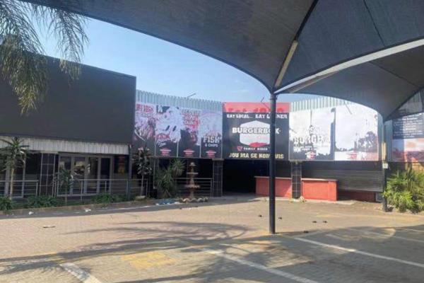 House/Business for sale in VEREENIGING CENTRAL, VEREENIGING, GAUTENG.

Mixed usage - residential and business.

Erf size is 1983 ...