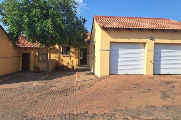 This charming and neat 2-bedroom townhouse, located in the sought-after Mooikloof Ridge ...