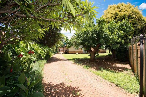 This 1 hectare property in Annlin is something to see and enjoy. It allows for farming in the residential area or development.

It ...