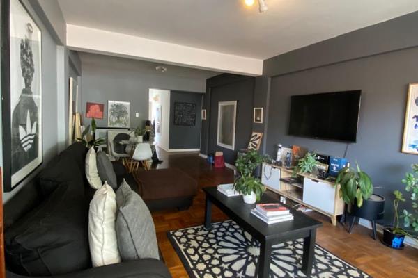 Parktown North- Spacious 2 bedroom  apartment with gorgeous wooden floors. Kitchen, lounge , dining area, built in cupboards, bathroom ...