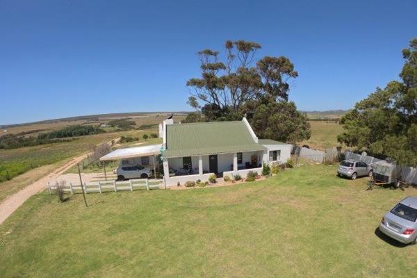 New on the Market, Country Style Cottage in Baardskeerdersbos.
This 158m2 four-bedroom ...