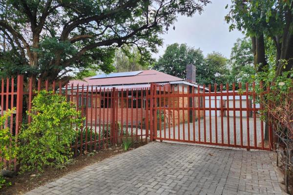 Charming 3 Bedroom House for sale in Northmead ext 4, Benoni

This charming 3 bedroom ...