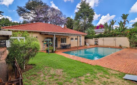 4.5 Bedroom House for sale in Greenside