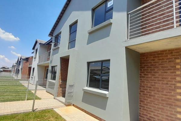 Situated in kotara complex.
This property offers 3 bedrooms, 2 bathrooms one bathroom with washing machine connection, kitchen has ...