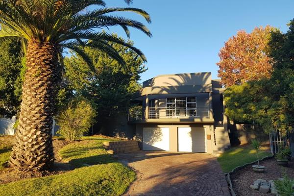 Lovely home in an excellent area close to the Durbanville Wine Route and MTB trails ...