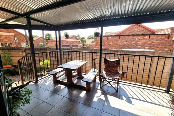 Welcome to a spacious 3-bedroom townhouse nestled within a secure and meticulously maintained complex in Claremont, Pretoria. This ...