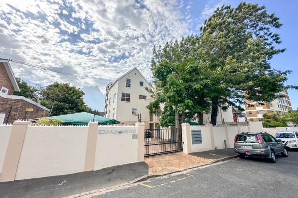 Spacious Apartment close to UCT!

This simply delightful apartment has everything a student, busy professional or downscaling couple ...