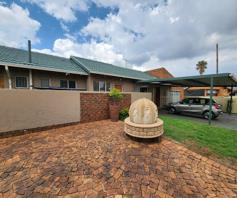 House for sale in Dersley