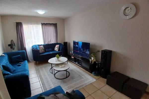 Charming 1-Bedroom Apartment in Secure Kingfisher Complex
This cozy 1-bedroom apartment ...