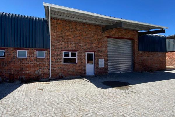 NEW 
A 350m2 unit in Steinhoff Industrial Park. 
Unit is double volume with large roll up door, bathrooms, kitchen unit with ...