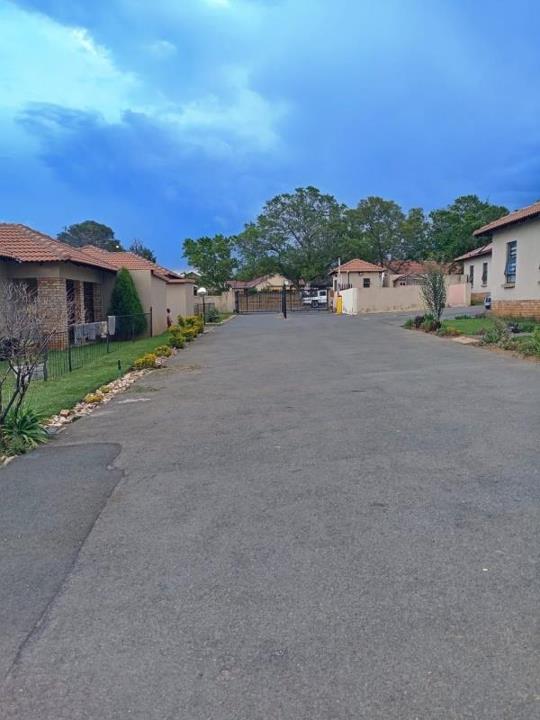 2 Bedroom Apartment / flat for sale in Florida View - P24-115232196
