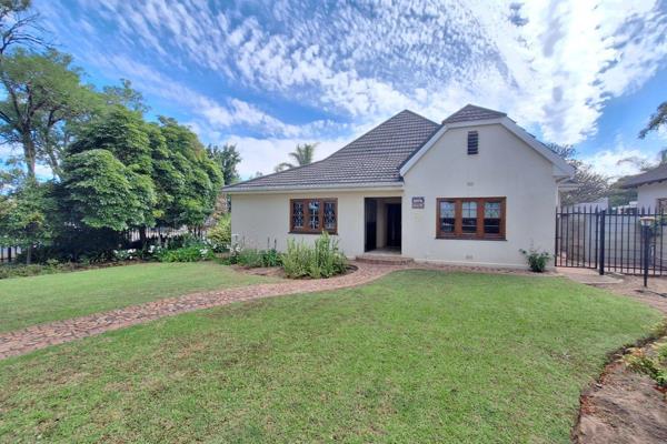 5 Bedrooms with built-in-cupboards.
Kitchen and separate washing area.
Braai ...