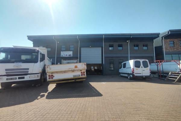 This spacious warehouse unit to let in Clayville, Olifantsfontein is ready for immediate ...