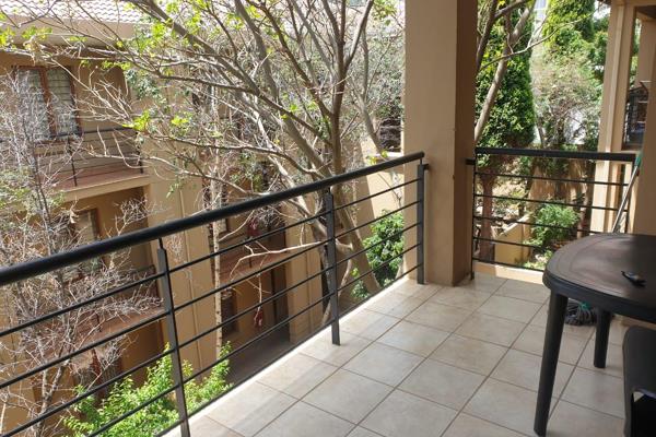 Well sought after complex close to the Sandton CBD. 2 Bedroom, 2 bathroom, lovely balcony / patio. Wooded natural fire place. Clean ...