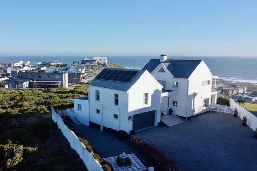 5 Bedroom House for sale in Yzerfontein