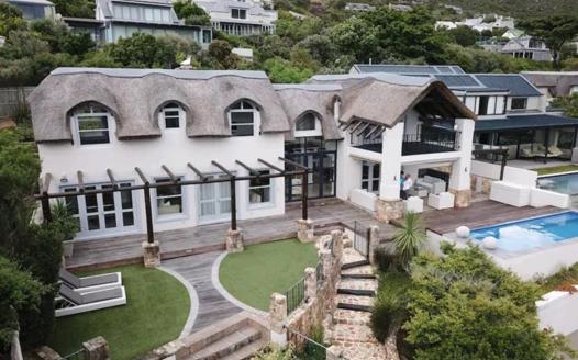 4 Bedroom House to rent in Hout Bay Beachfront