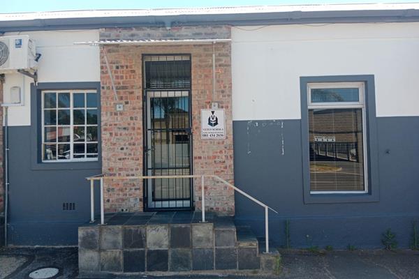 This building is located very close to a busy intersection in Paarl North, it enjoys great visibility and open parking easy to find. ...