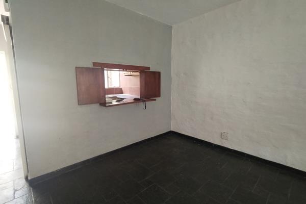 Sunnyside, 2 bedroom Duplex,
 2 bath room, 1 with bath other with shower,
Patio.
 no ...