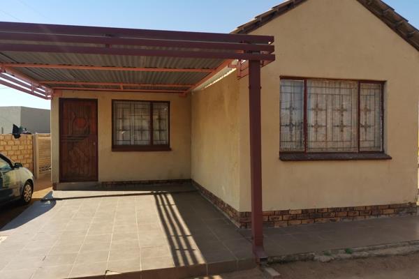 CALLING ALL CASH BUYERS

Two bedroom House In Soshanguve Block GG.

This property cannot be bank financed . Cash offers only.
This ...