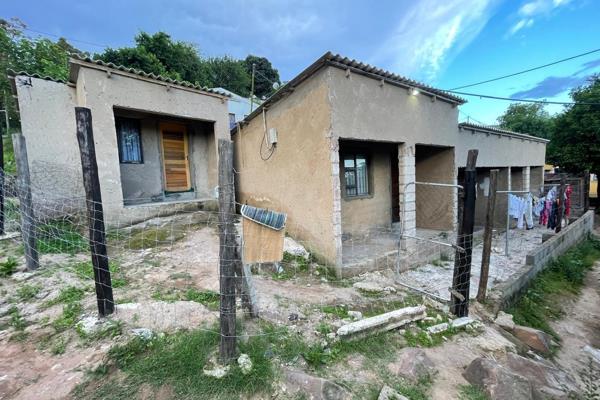 Invest in this lucrative rental property in Umlazi K, boasting 4 spacious, unfinished rooms. Each unit features:

Room Features:
- ...