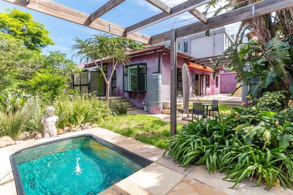 Lovely 2-bedroom home nestled in the heart of Rosebank, Cape Town. Perfectly situated ...