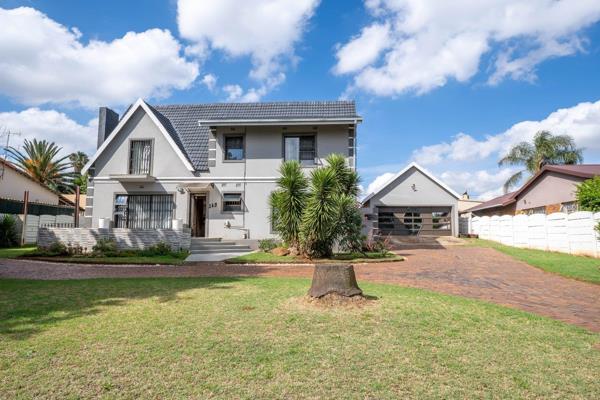 Set on a 800m2 stand in an ideal location, walking distance to schools, the main Netcare ...