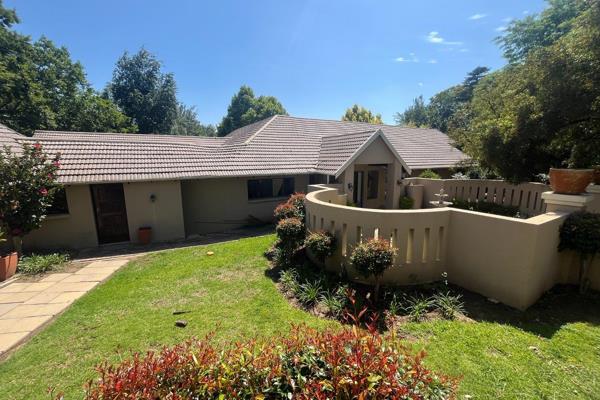 This home is well designed with an interesting flow 
4 Bedrooms and Study as well as a separate cottage and maids quarters
Lovely ...