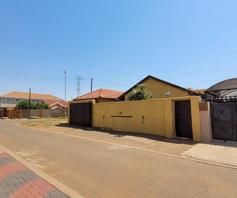 House for sale in Protea North