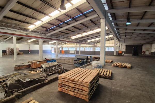 This expansive 2816 sqm warehouse is available in New Germany, Pinetown. Centrally ...