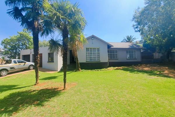 Don&#39;t miss out on this beautiful free standing home in Heuweloord.
The Home consists of 
Large living area and dinning space ...