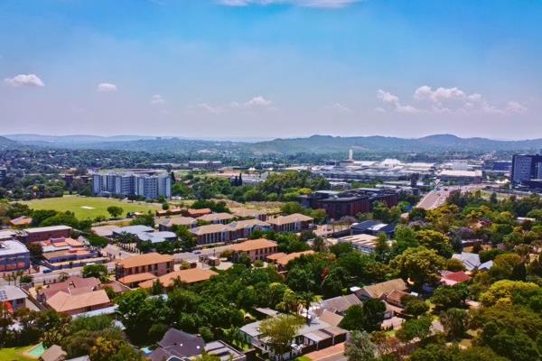 CALLING ON DEVELOPERS FOR THIS PRIME LOCATION CLOSE TO MENLYN MAINE

Introducing a rare ...