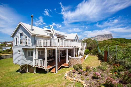 4 Bedroom House for sale in Pringle Bay