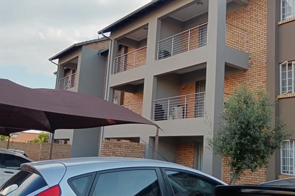 Magenta complex, stone gate estate, granite crescent, monavoni

2 bedrooms
1 full bathroom 
open plan kitchen/ ...