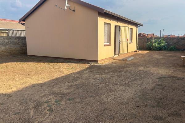 2 Bedrooms with bic’s
Bathroom 
Lounge 
Kitchen
Spacious yard
Walled + Gated (pallidades)
Prepaid Electricity 