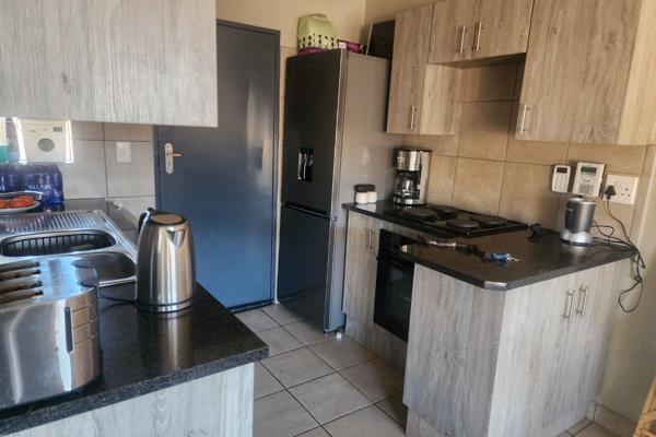 This property is located in a 24 hour access and response security complex and offers:

Spacious 2 Bedrooms, build-in cupboards ...