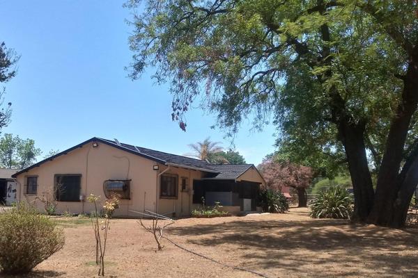 2.5ha in Mont Lorraine.
Situated in a quiet corner of rural Pretoria in Mont Lorraine ...