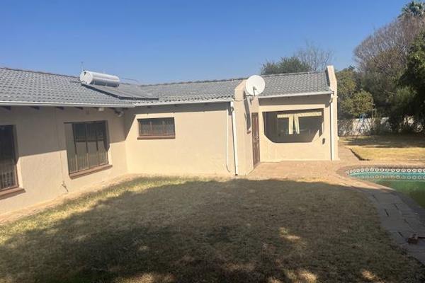 This home offers the following .
Three bedrooms , 2 bathrooms (with showers ) , Dining , lounge , TV room , living room outside room ...