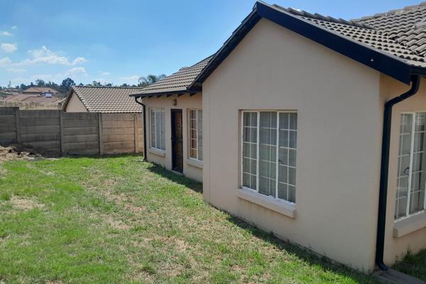 Property for sale in Olievenhoutbosch with 3 bedroom and 2 bathroom. The main Bed has in suite, each bed include wardrobe and tiled the ...