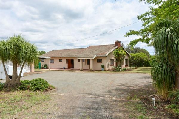 A beautiful 2.3 hectare smallholding nestled in the heart of Ashburton. This 3-bedroom family home offers a perfect blend of style ...