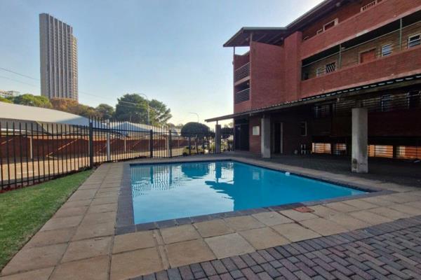 Spacious BACHELOR apartment FOR SALE in Auckland Park.
Ideal for student accommodation ...