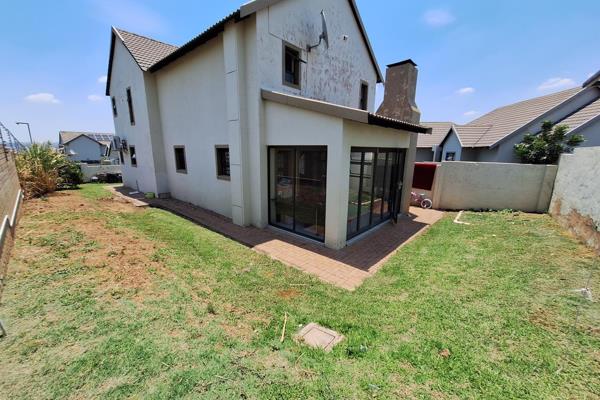 Situated in Brooklands Lifestyle Estate

!!! Pets are allowed !!! ( 2 dogs )

!! House includes 1 extra outside room !!

To view ...