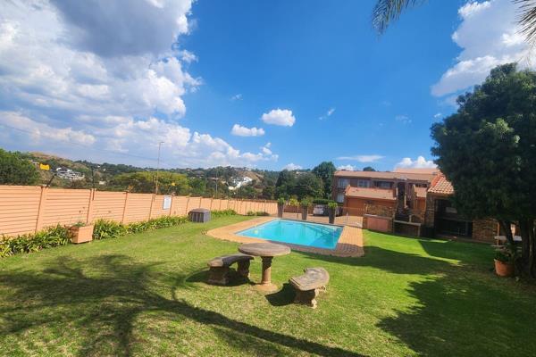 Welcome to this delightful 3-bedroom, 2-bathroom home located in the sought-after suburb of Kloofendal. Perfectly designed for comfort ...