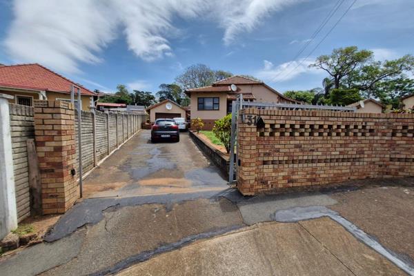 3 Bedrooms with BIC&#39;s
Lounge 
Dining room
Fully fitted kitchen
Family bathroom &amp; seperate loo
Laundry
3 Open ...