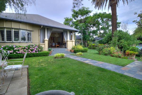 A Parktown North classic infused with modern renovations to offer a special home. Parktown North offers old world charm with close ...