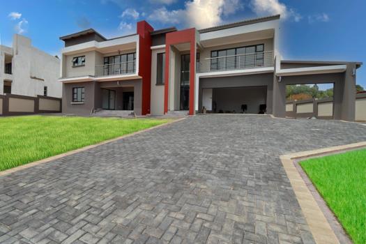 4 Bedroom House for sale in Kameeldrift East