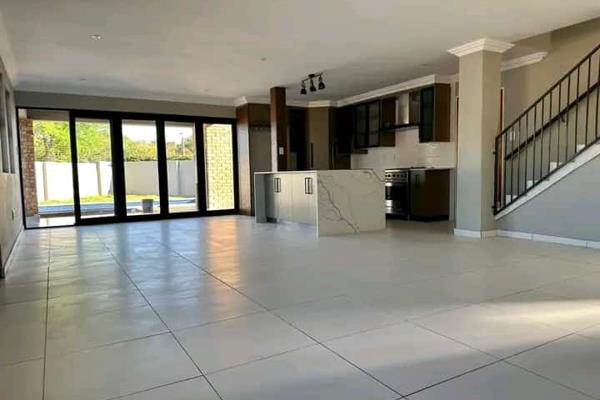 3 Bedroom House for Sale in Heatherdale Ah
14 Third Avenue, Heatherdale AH, Akasia
3 ...